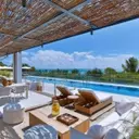 Miami's Culinary Hotspots: Where to Stay for Food Enthusiasts
