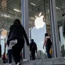 Apple's Strategic Retail Adjustments Amidst Evolving Mall Landscape