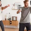 Maintenir la Forme en Vacances : Guide de Routine Fitness Sans Équipement