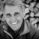 Hommage à un Pionnier de l'Alpinisme : Peter Habeler Reçoit le Piolet d'Or Carrière 2026