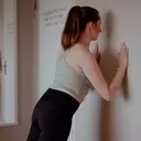 Défi de Pilates Mural de 29 Jours : Tonifiez Votre Corps à la Maison !