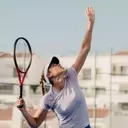 Maîtriser le Service Puissant au Tennis : Guide Complet