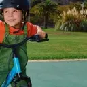 Guider et encourager l'enfant dans l'apprentissage du vélo