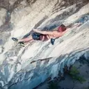 Jakob Schubert r￩alise la premi￨re ascension r￩p￩t￩e de "DNA", la voie de 9c de Seb Bouin