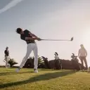 Maîtriser le Drive au Golf : Techniques et Équipement pour une Distance Optimale