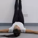 La Posture des Jambes au Mur : Un Secret de Bien-être Redécouvert