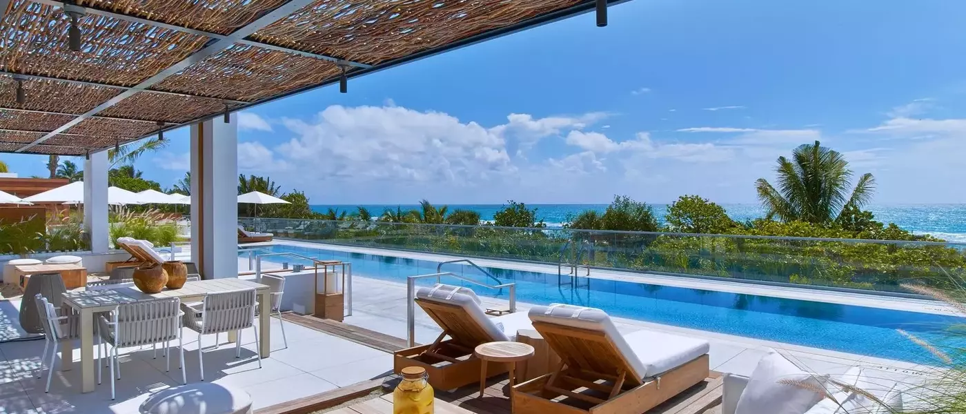 Miami's Culinary Hotspots: Where to Stay for Food Enthusiasts