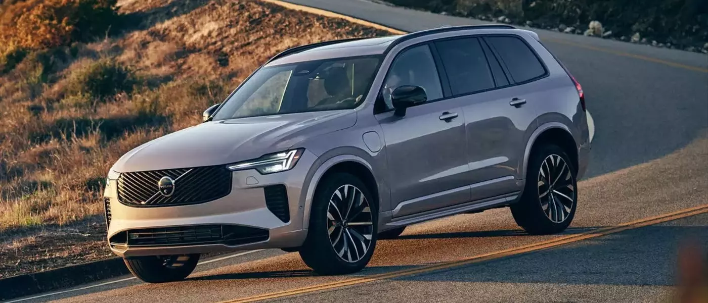 2027 Volvo XC90 Hybrid: A Detailed Review