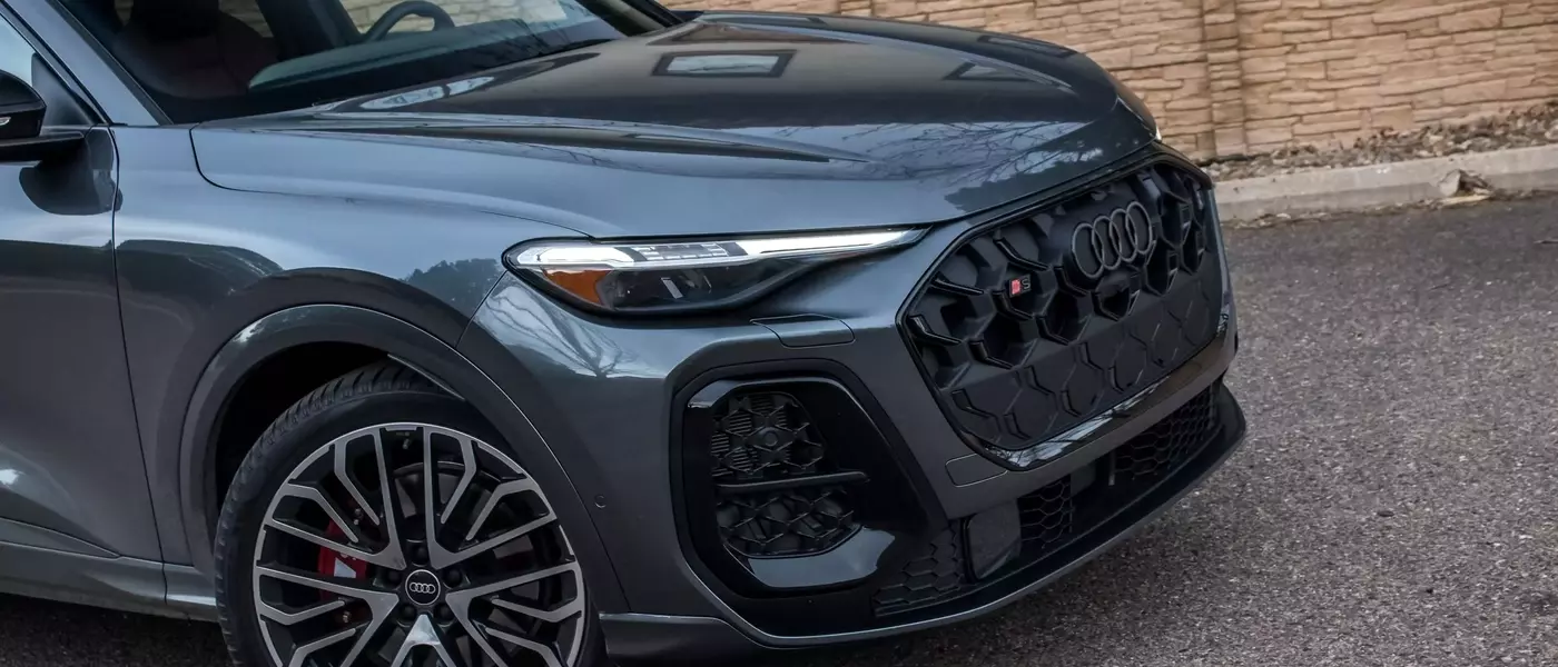A Driver's Perspective: My Honest Review of the 2025 Audi SQ5 - Balancing Sportiness and Luxury