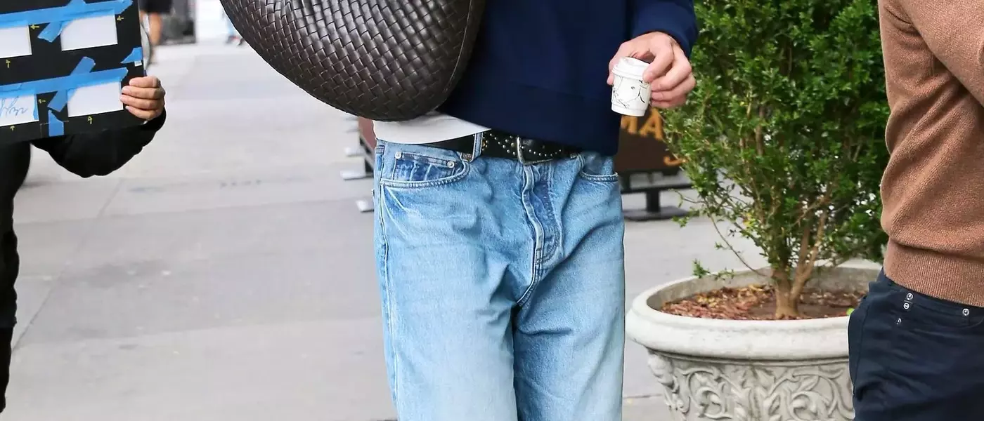 Celebrity-Approved Handbags: The Essential Guide to This Season's "It" Bags