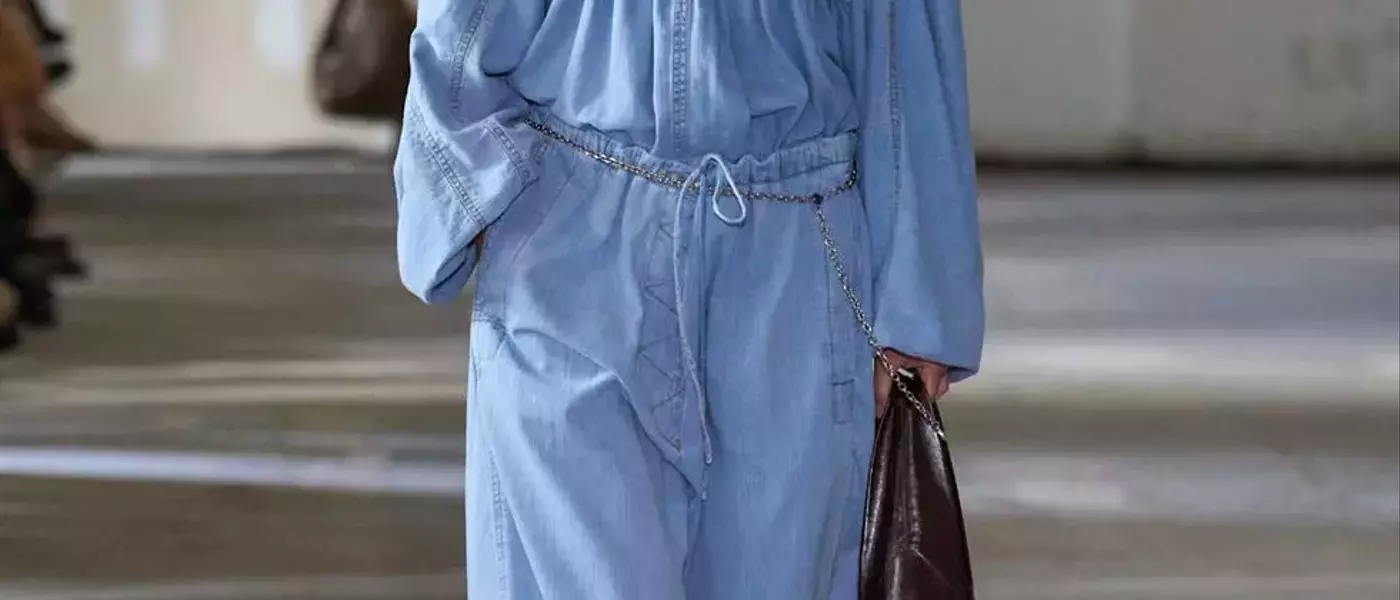 Drawstring Jeans: The Unconventional Comfort Trend Taking Over Fashion