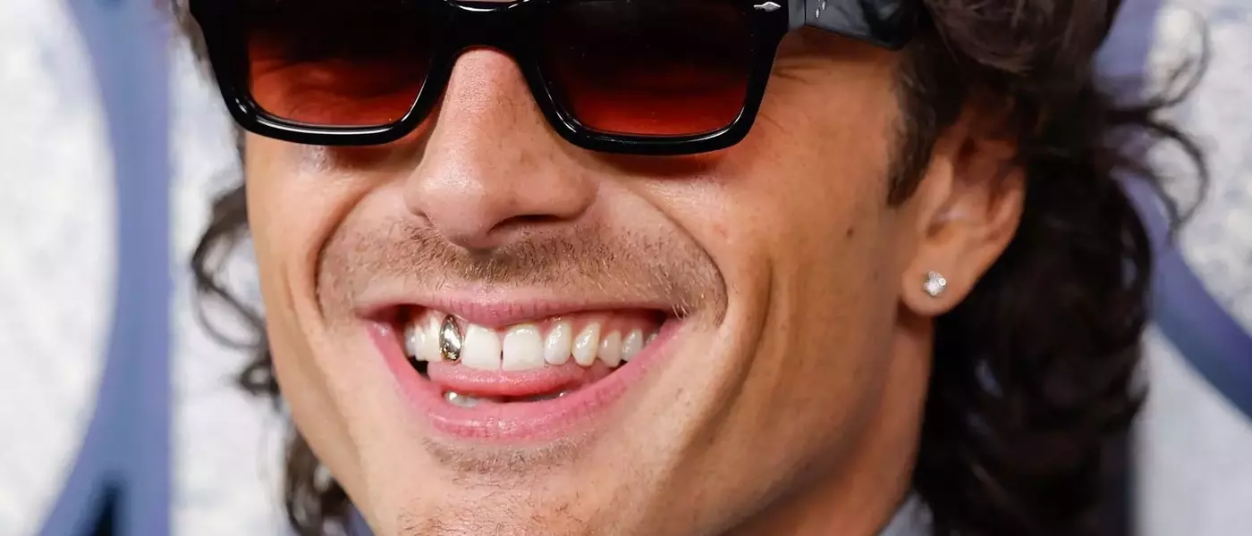 Jacob Elordi's Unique Grill: A Tribute to "Wuthering Heights"