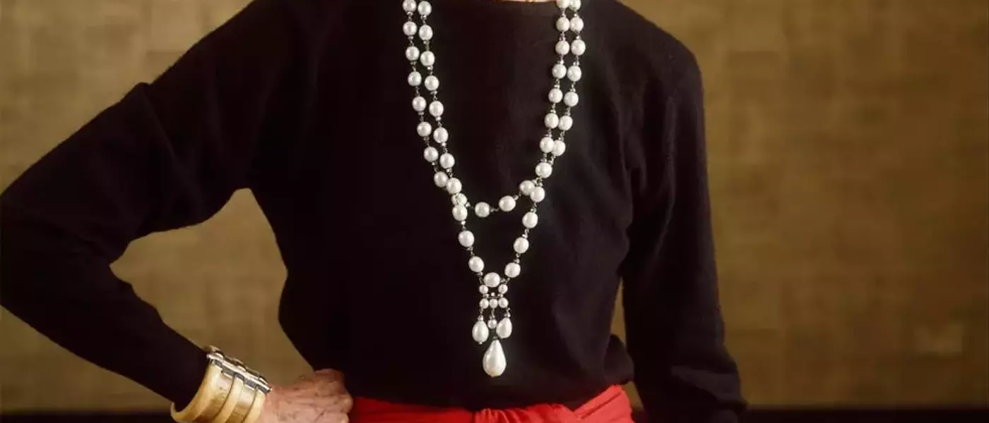 The Enduring Allure and Modern Reinterpretation of Silk Scarves in Fashion