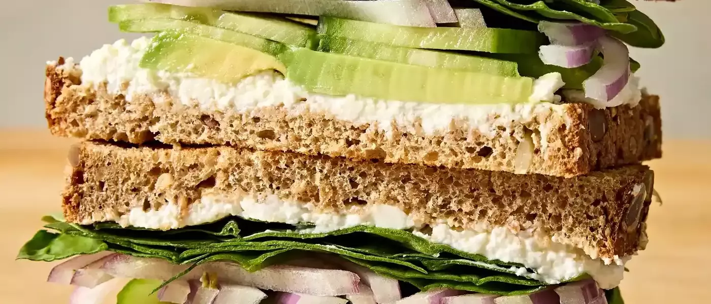 Refreshingly Delicious Cucumber & Avocado Sandwich: A Quick and Healthy Vegetarian Delight