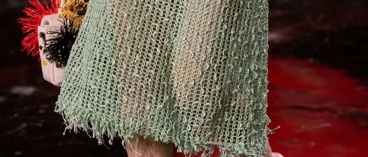 The Fresh Appeal of Toothpaste Dressing: Mint and Icy Blue Hues Dominate Fashion