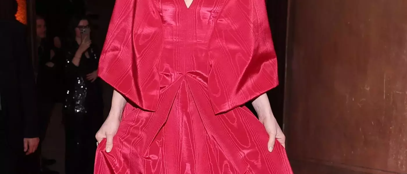 Anne Hathaway Shines at Bvlgari Gala, Echoing 'The Devil Wears Prada 2' Glamour