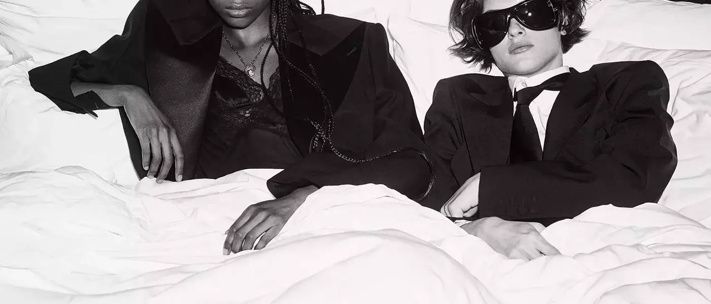 Evening Wear: A Fusion of Modernity and Classic Elegance