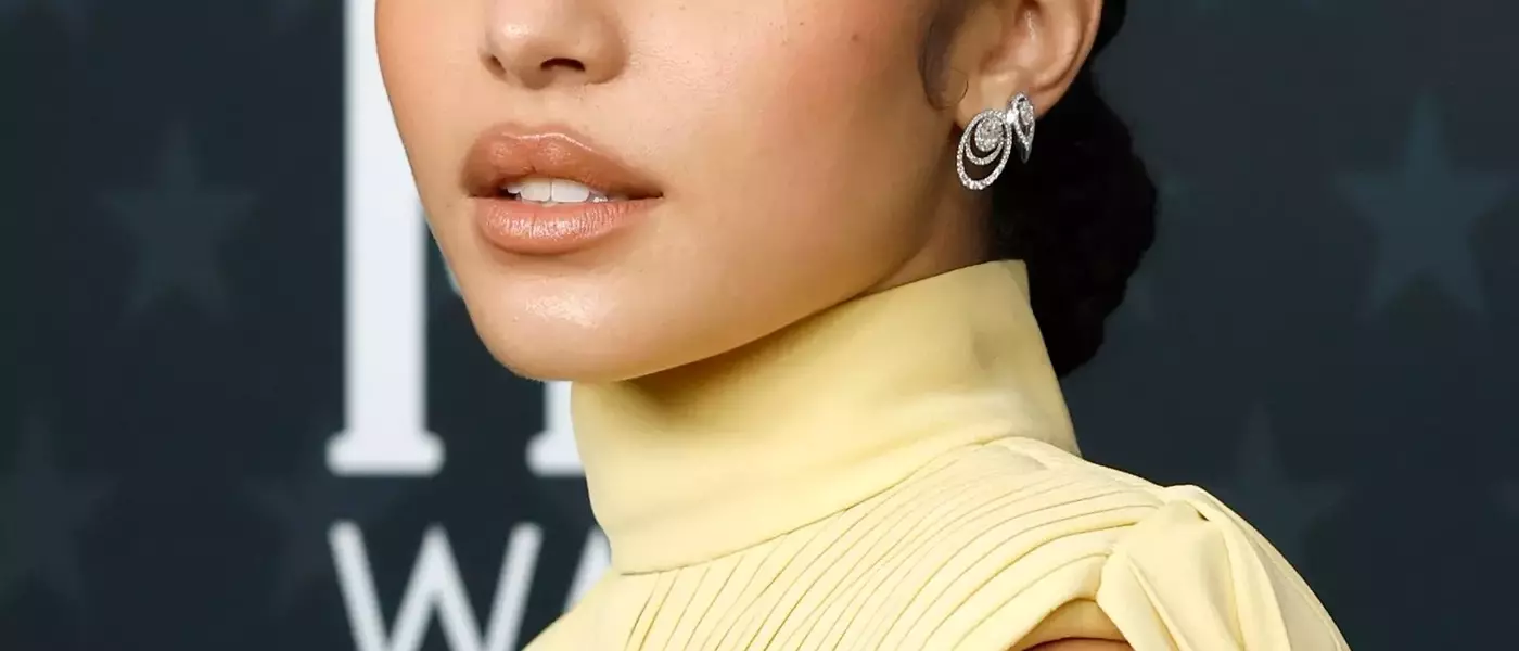 Chase Infiniti's Signature Makeup Style: A Symphony of Color and Elegance