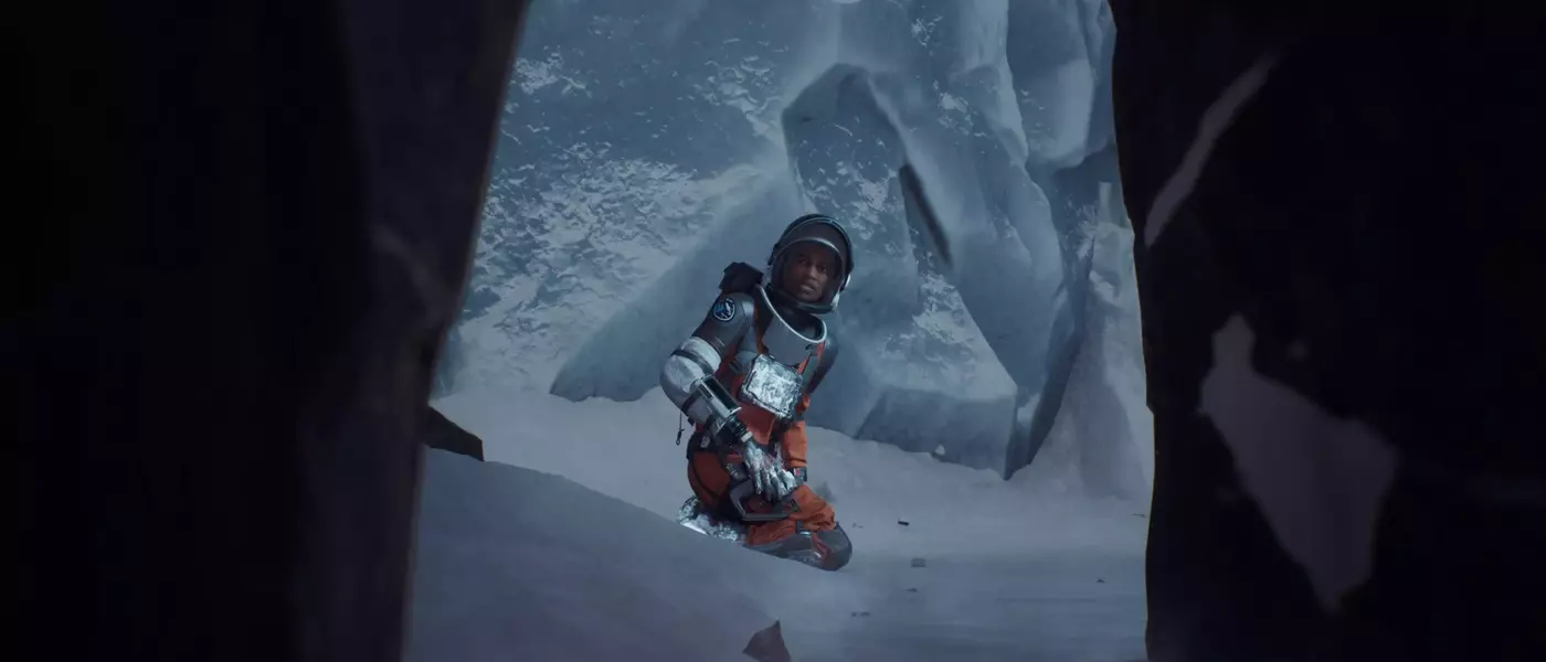 Aphelion: A New Sci-Fi Adventure Unveils Humanity's Fate and Personal Bonds