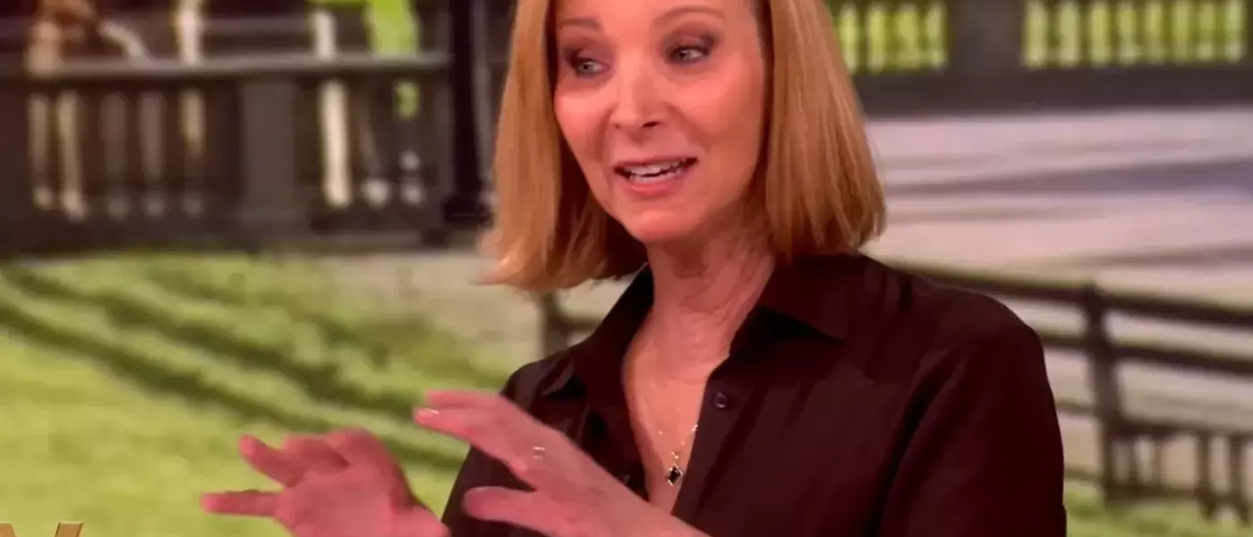 Lisa Kudrow Clarifies "Friends" Ross-Rachel Relationship Stance