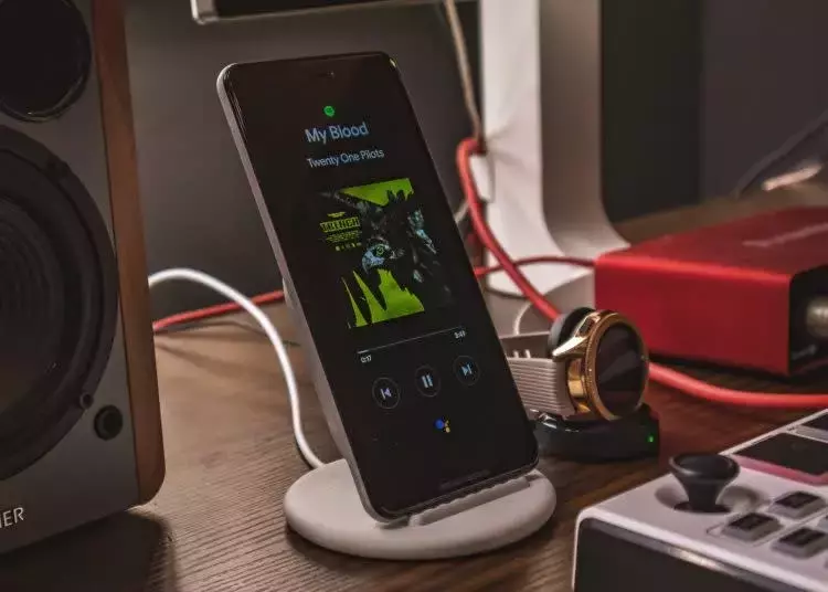 Spotify Technology: Analyst's Bullish Outlook Amidst AI and Monetization Challenges