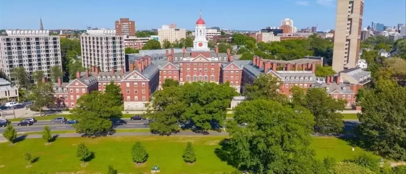 Harvard University Significantly Reduces Bitcoin ETF Holdings, Completely Divests from Ethereum ETF