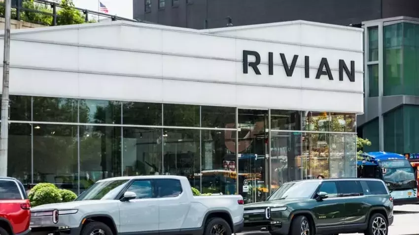 Illinois Governor Praises Rivian R2 Production, Expresses Intent to Purchase