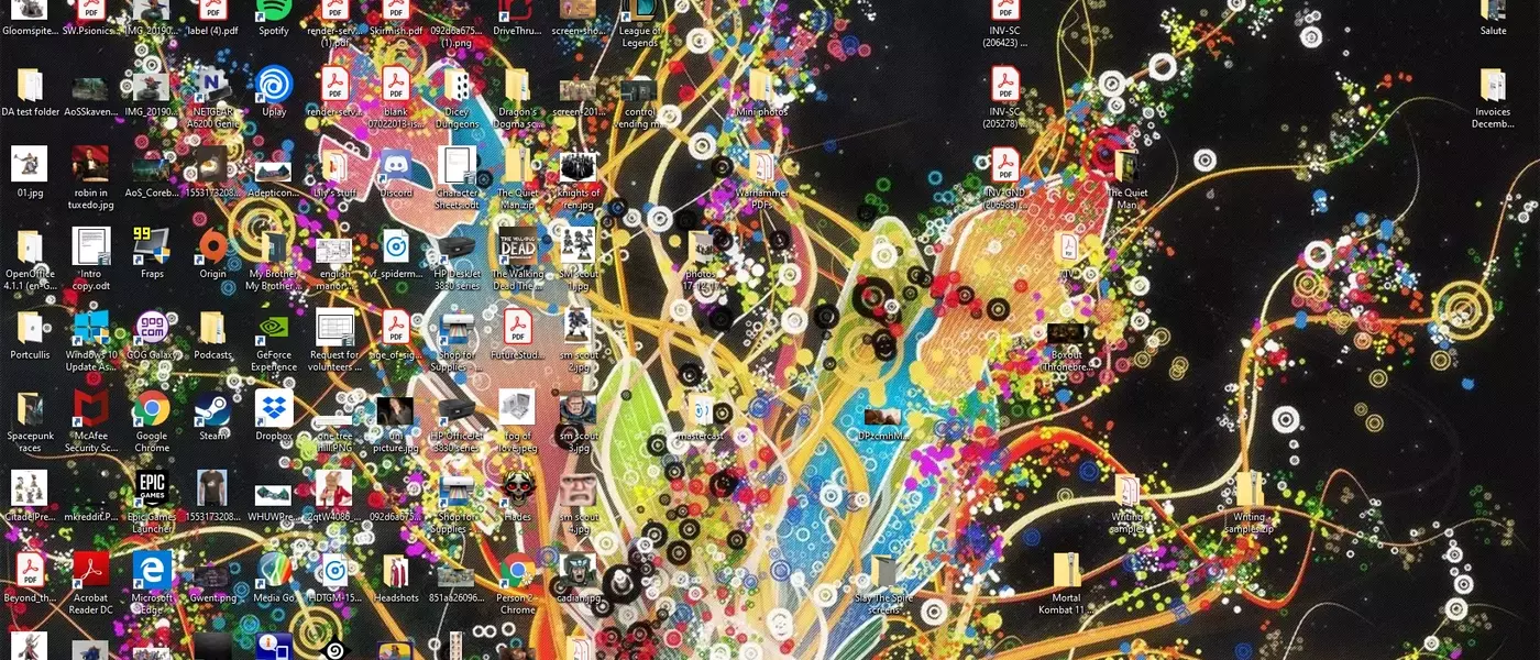 The Great Desktop Debate: Are You a Digital Minimalist or a Chaotic Creator?
