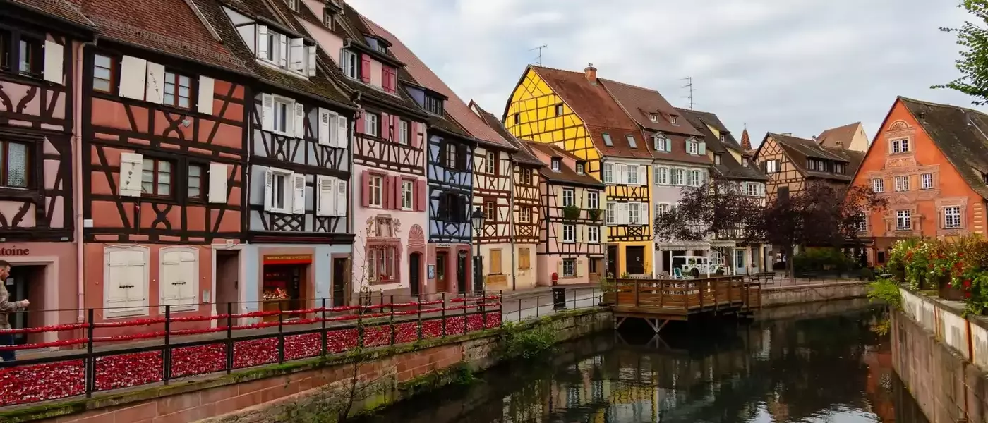 Top Countries for Expat Living with Pleasant Climates