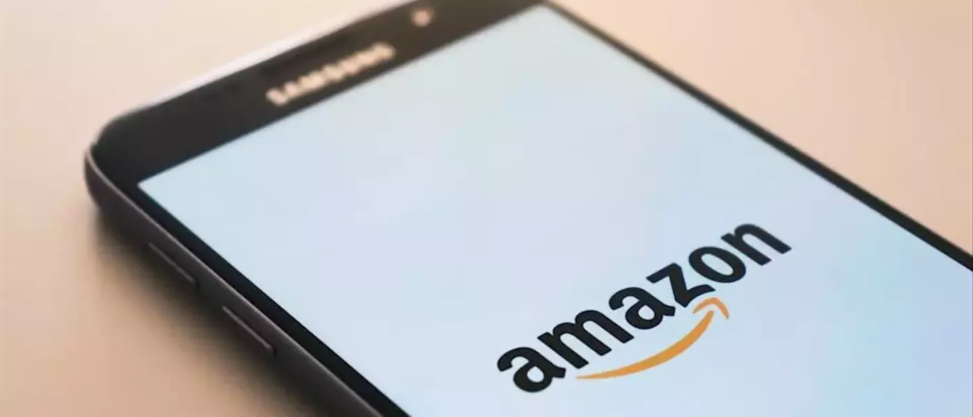Wolfe Research Elevates Amazon to Top Internet Sector Pick Amidst AWS Growth and Innovative Delivery Services