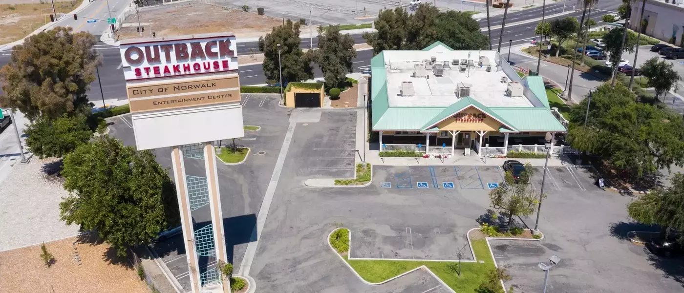 Bloomin' Brands' Outback Steakhouse Falls Short Against Rivals