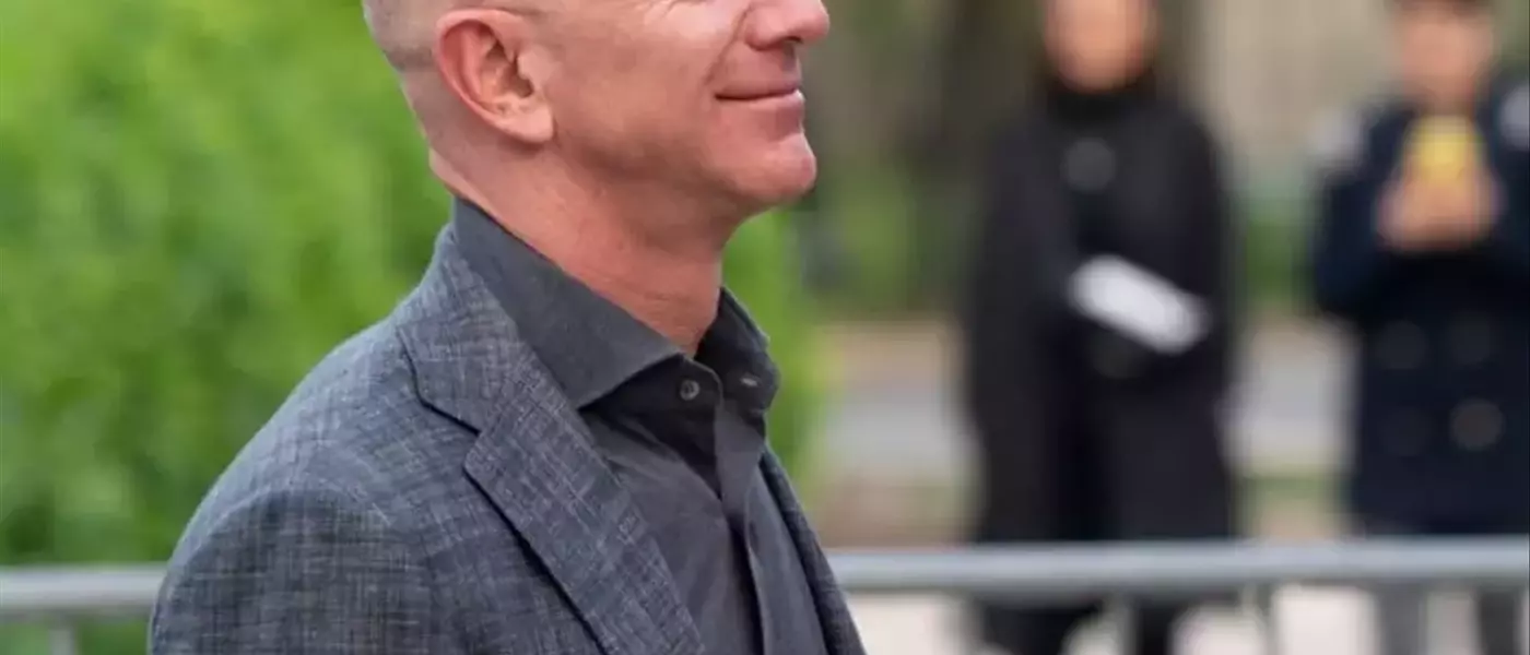 Bezos Vows Lunar Return After Rocket Mishap, Backed by NASA