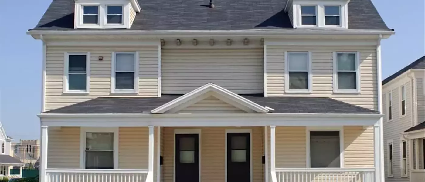 Crafting a $720,000 Income Portfolio: Dividend Investments vs. Real Estate