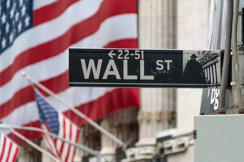 Stock Market Update: S&P 500 and Dow Jones Futures Decline Amidst Geopolitical Tensions and Key Tech Stock Performance
