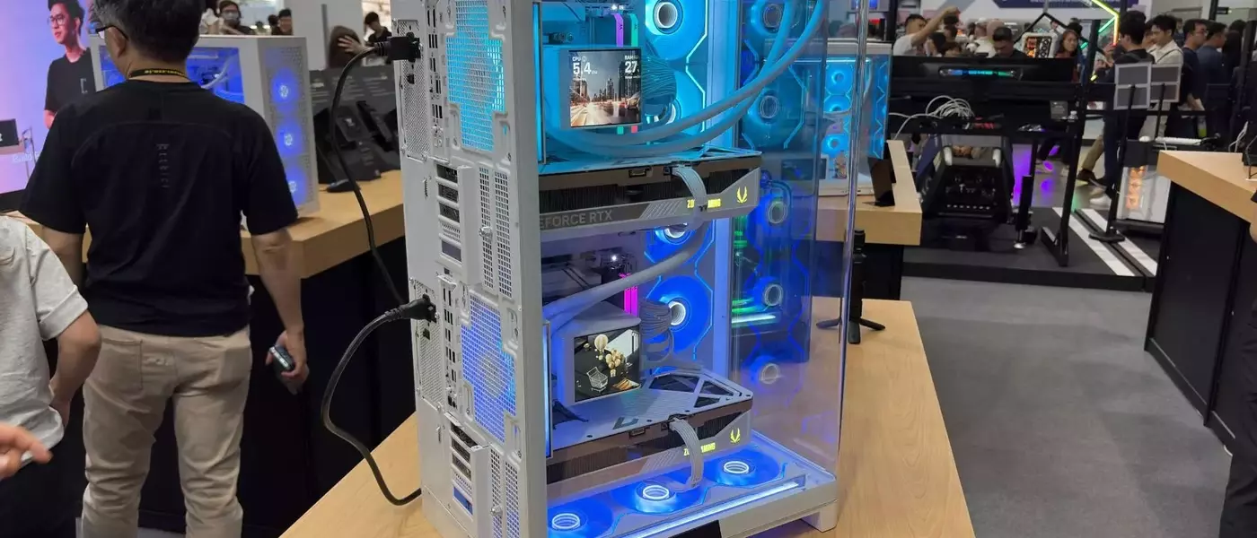 Thermaltake's Capo X Case: Dual PCs in One Tower for Gamers and Streamers