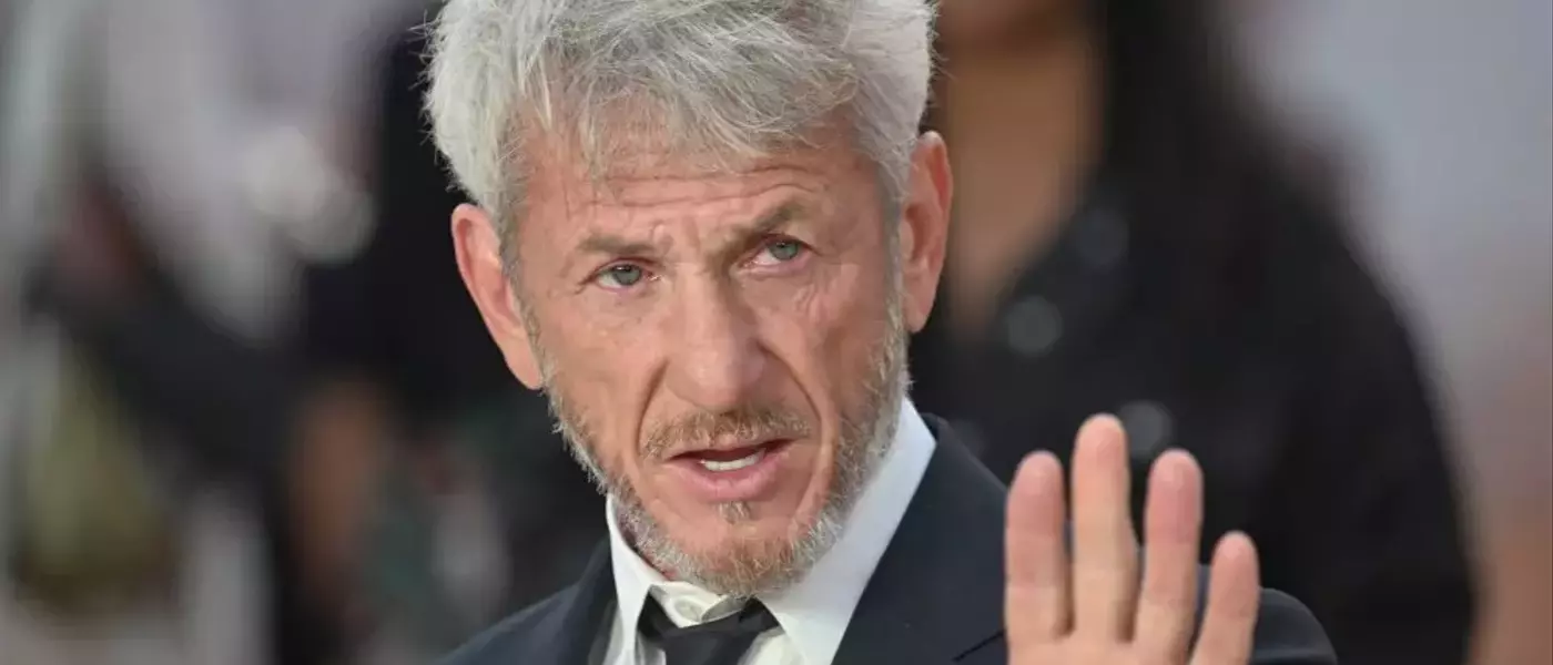 Sean Penn's Stance on Selfies and Award Shows