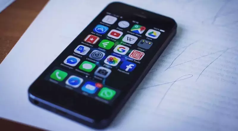 Global Smartphone Market Faces Unprecedented Decline Amid Chip Shortages