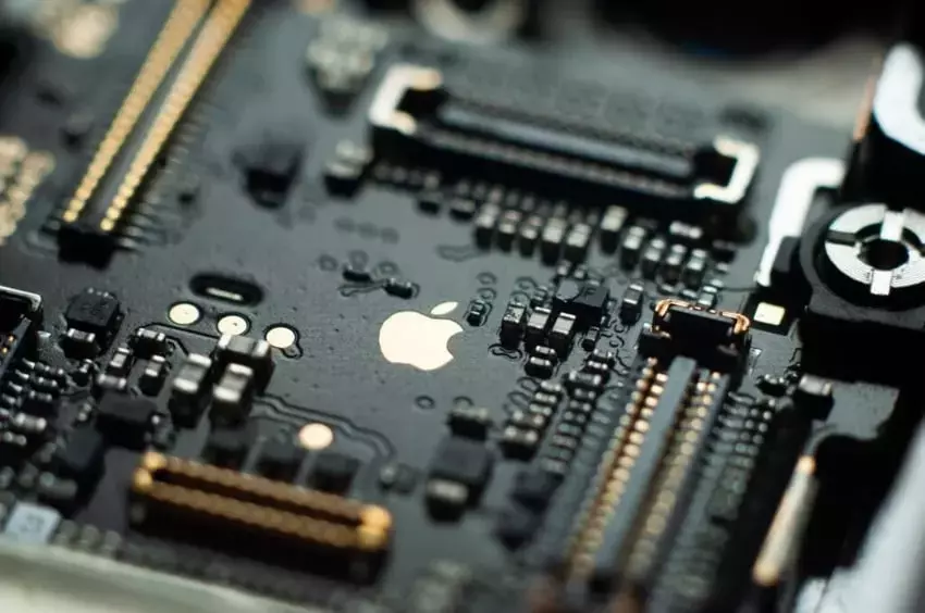 Apple's AI Ambition Drives Opportunities for Supply Chain Investors