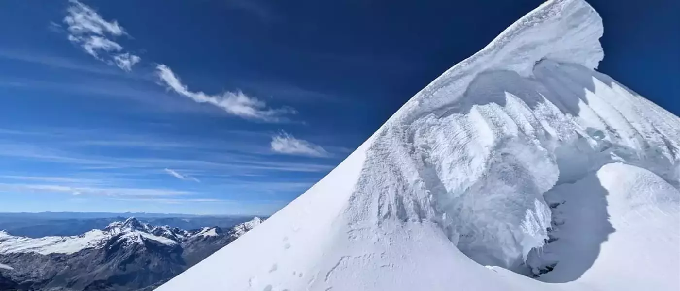 Fay Manners et Marco Malcangi Conquièrent un Itinéraire Inédit de Ski au Pérou