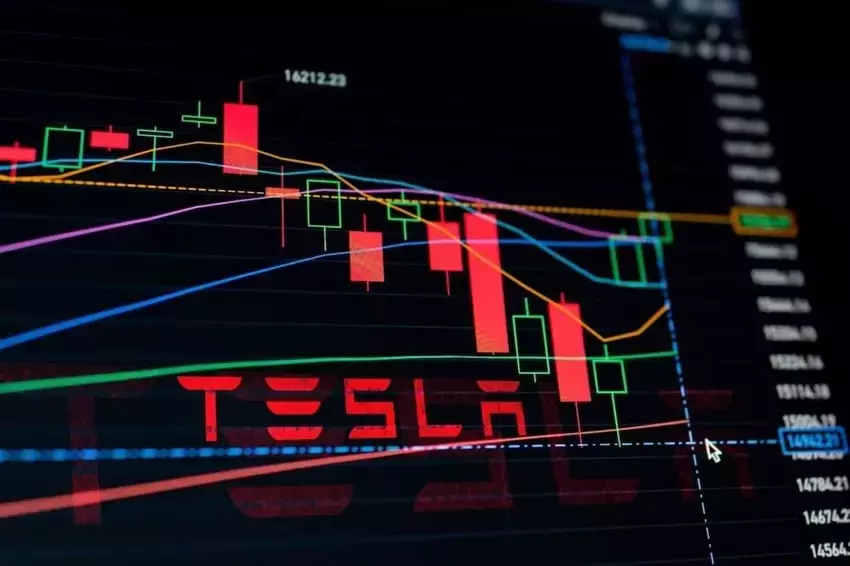 Tesla's Market Position Amidst SpaceX's Imminent IPO: A Dual-Edged Sword for Investors
