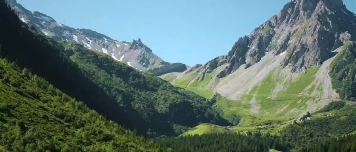 Tour du Mont-Blanc : Le Bivouac Réglementé aux Contamines