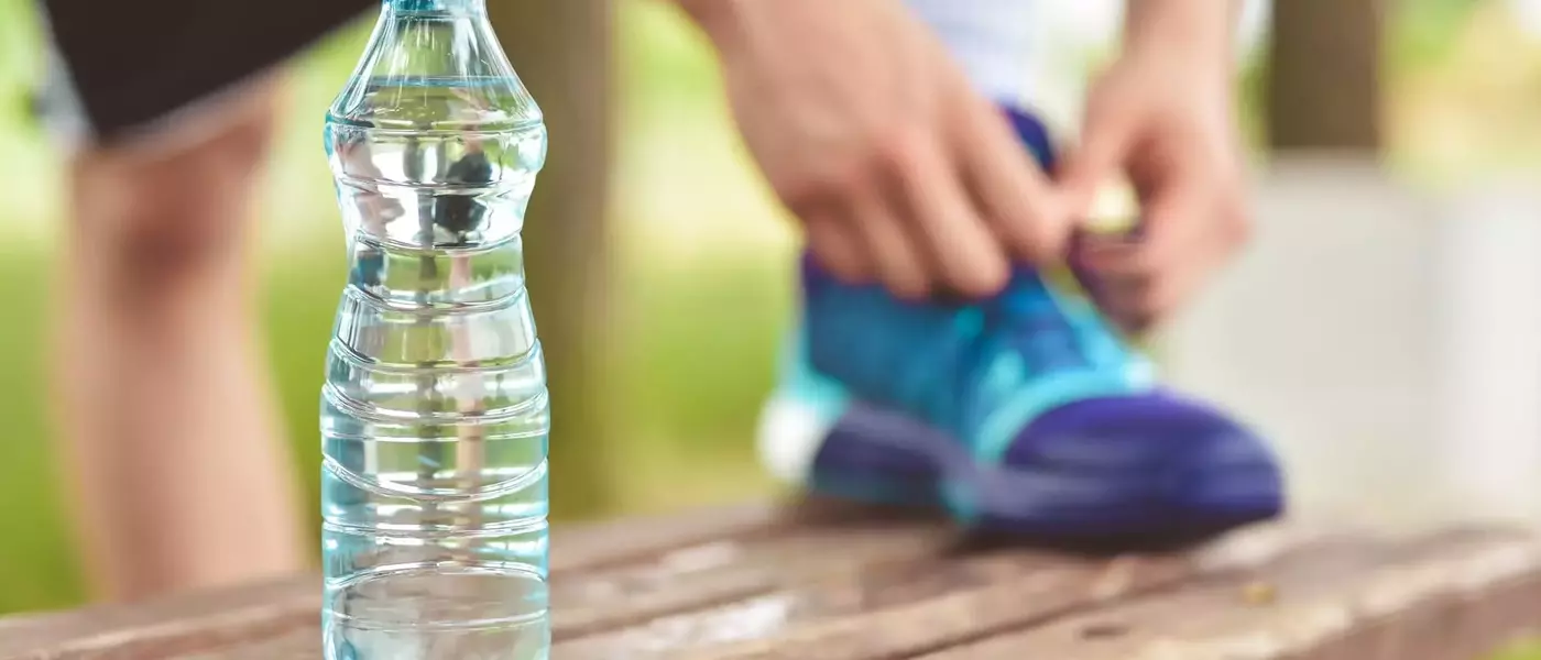 Guide complet sur l'hydratation du sportif en période de chaleur : avant, pendant et après l'activité physique