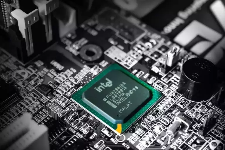 Jim Cramer's View: Intel as a Viable Alternative to TSMC in the Semiconductor Industry