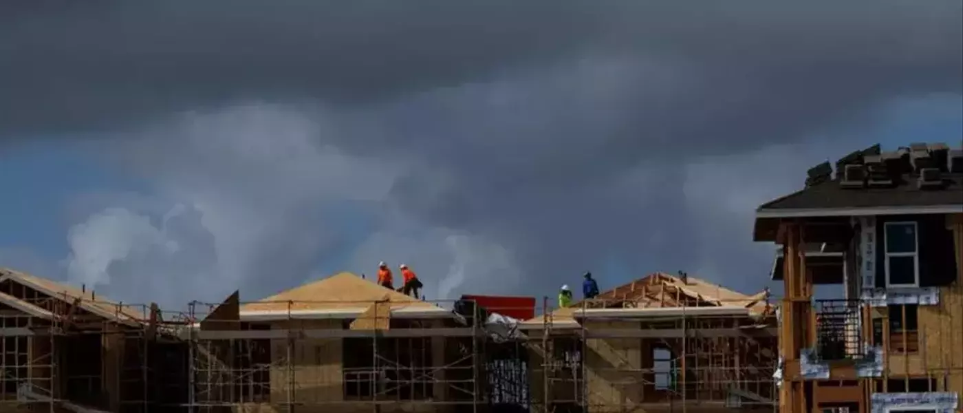 US Housing Starts Plummet Amid Rising Costs, Inflation Surges
