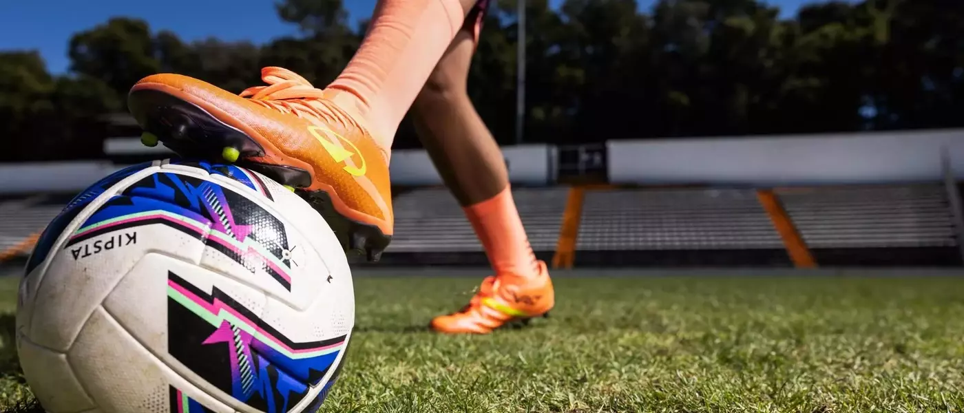 Maîtrise du ballon rond : Techniques essentielles pour optimiser votre jeu