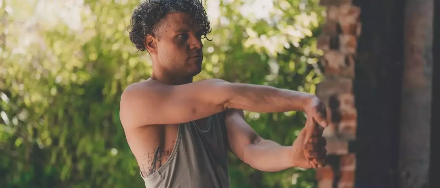 Guide Complet des Étirements Efficaces pour les Biceps