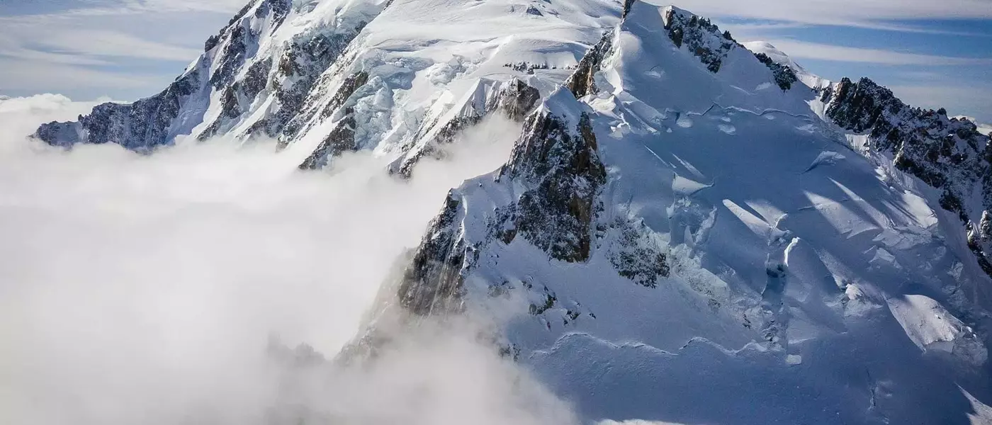 Cinq Itinéraires Essentiels pour l'Ascension du Mont Blanc