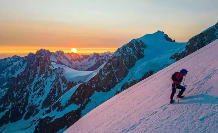 L'ascension légendaire de la Tour de Trango en 1976 : triomphe sur la « fissure mortelle »