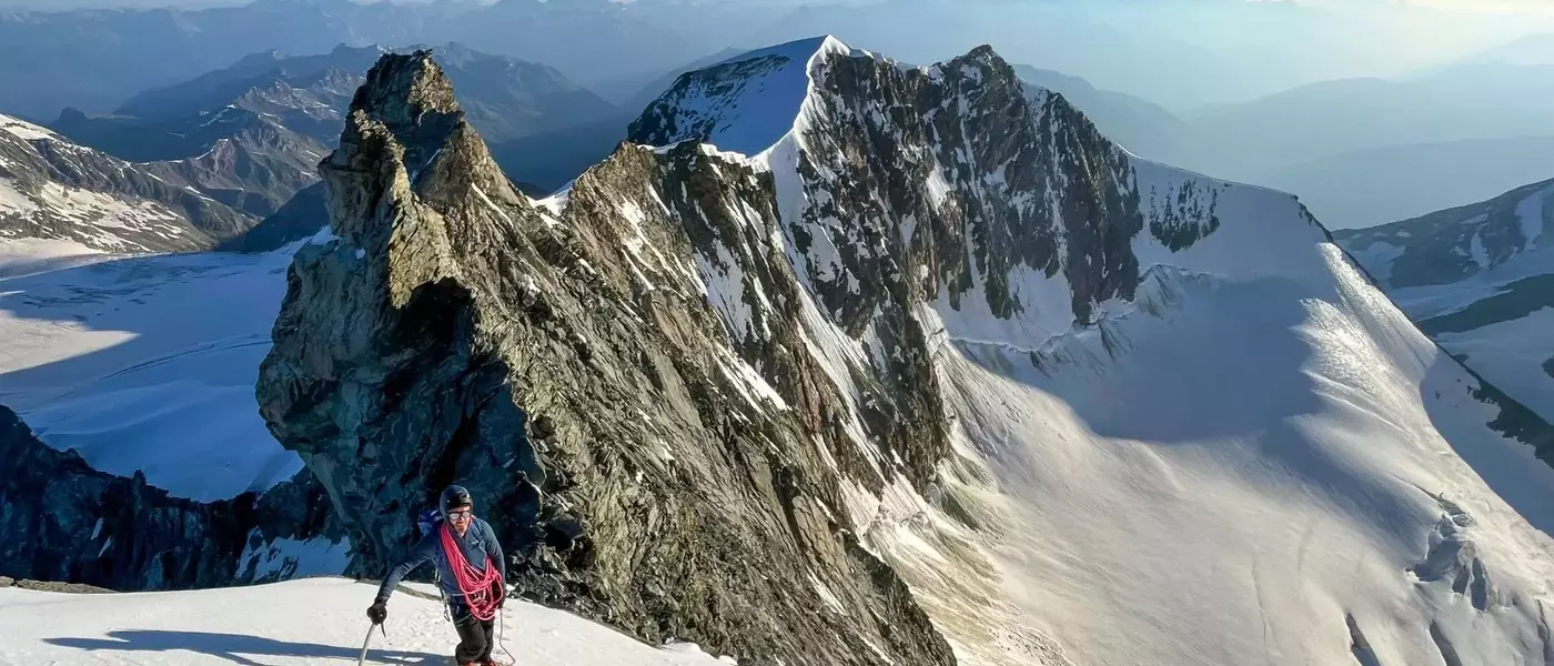 Weisshorn : Traversée Aérienne sur un Sommet Suisse Exceptionnel