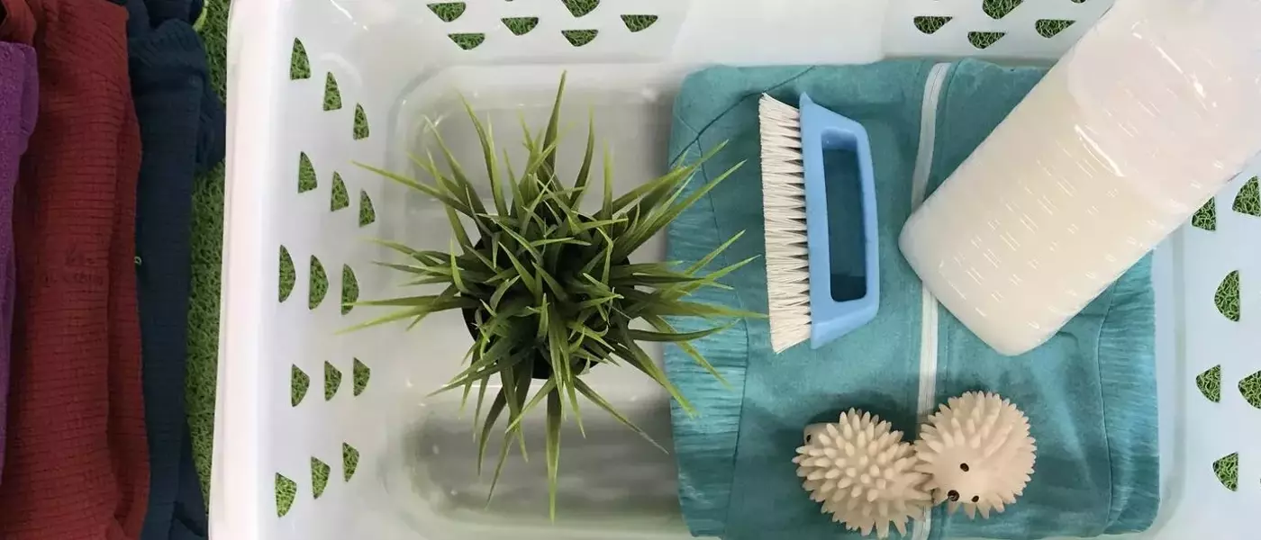 Préserver l'Environnement : Des Astuces Écologiques pour l'Entretien de Vos Vêtements de Randonnée